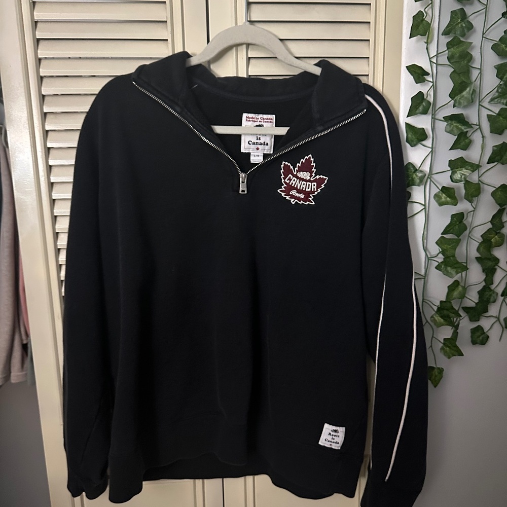 Roots Canada men’s sweatshirt